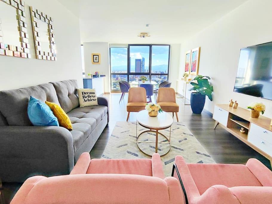 Photo of Livingroom in Anahuac