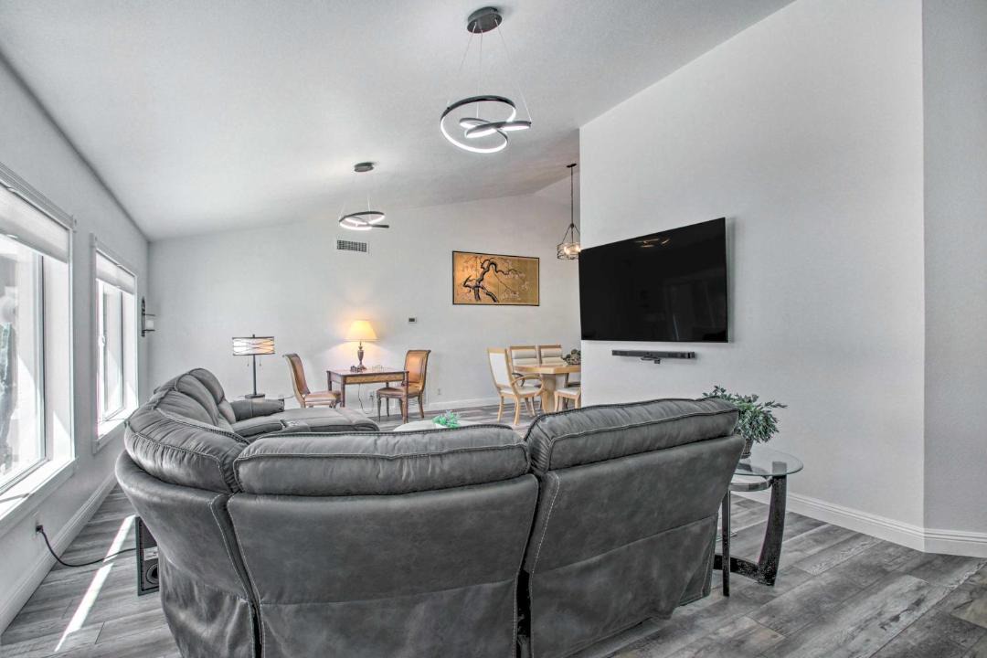 Photo of Livingroom in Adobe Hills