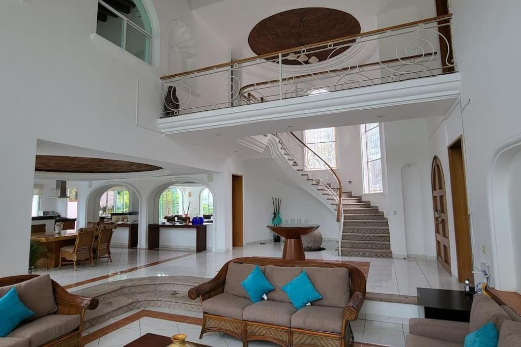 Photo of Livingroom in South Shore Hotel Area