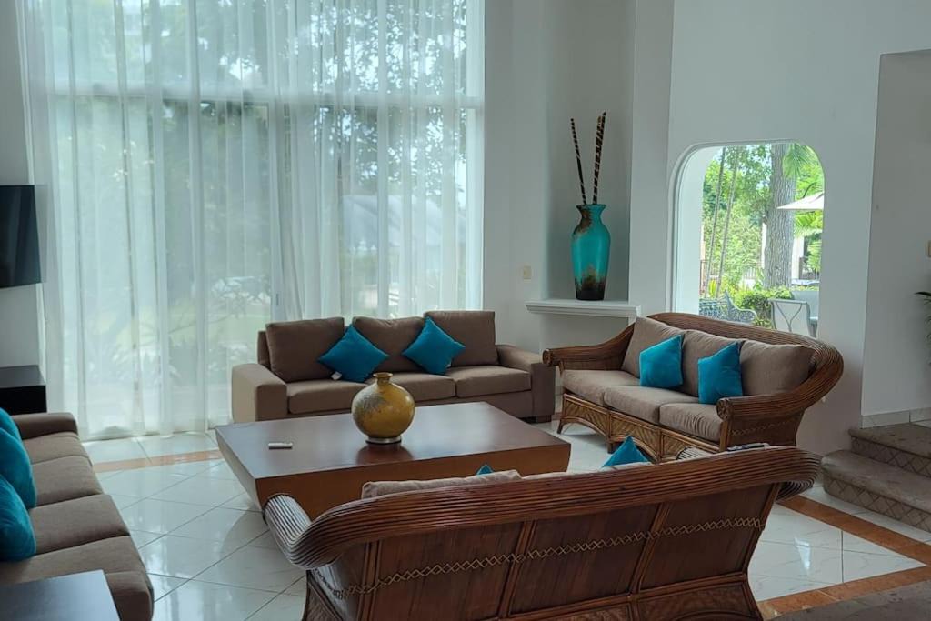 Photo of Livingroom in South Shore Hotel Area