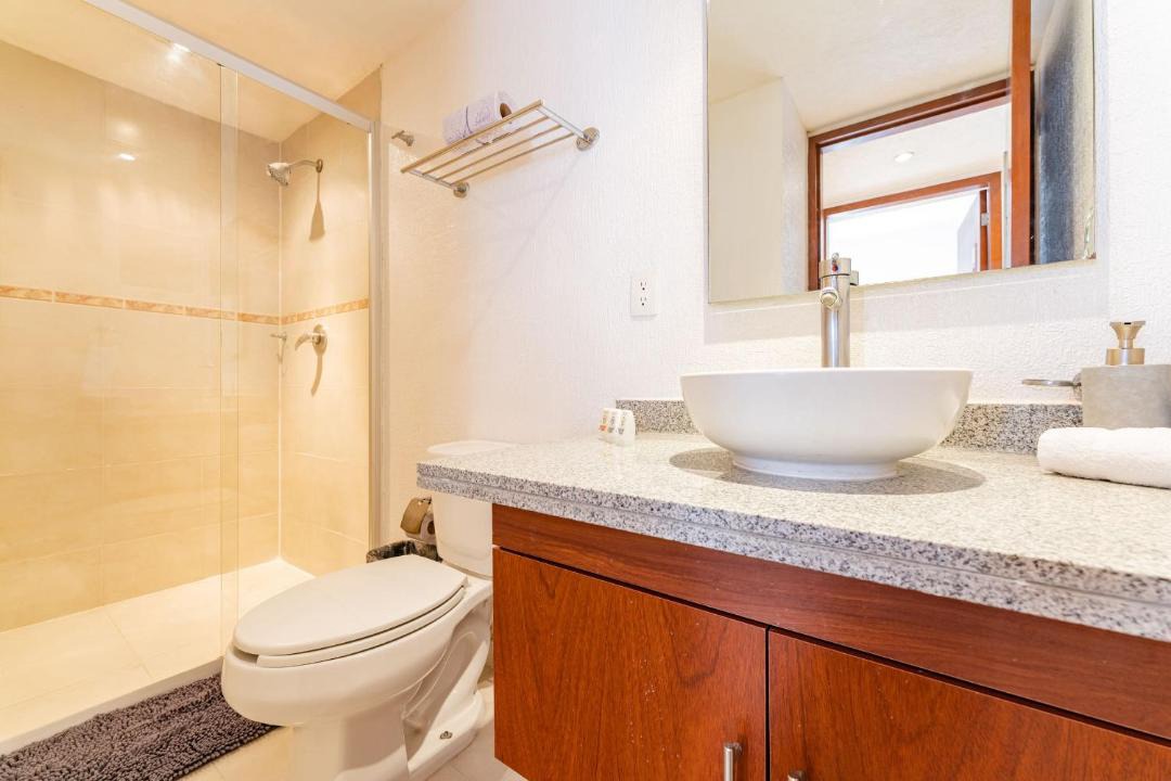 Photo of Bathroom in Anahuac