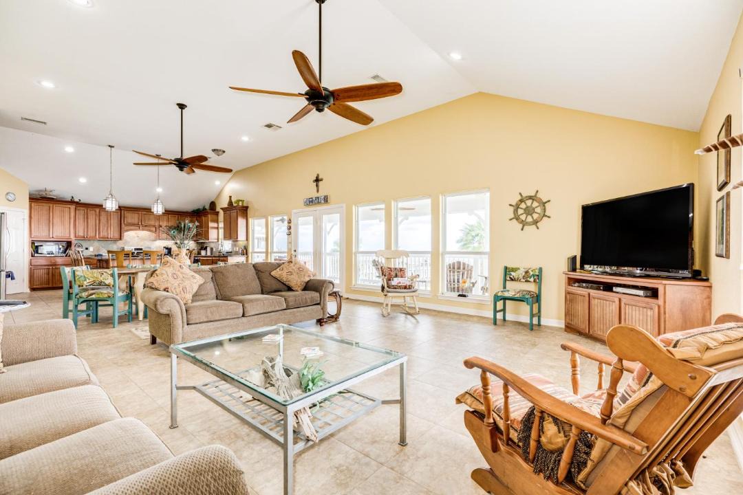 Photo of Livingroom in Dickinson