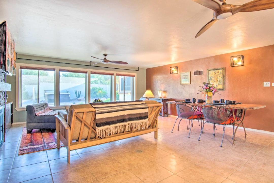Photo of Livingroom in Peter Howell