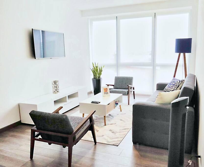 Photo of Livingroom in Anahuac
