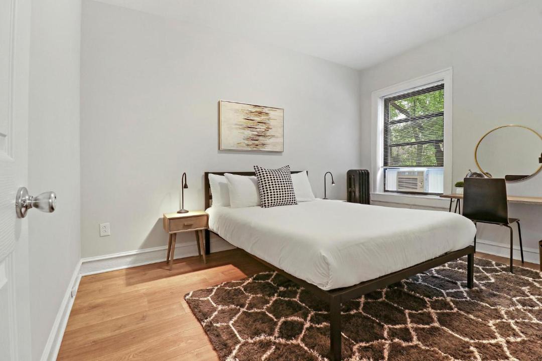 Photo of Bedroom in Rogers Park