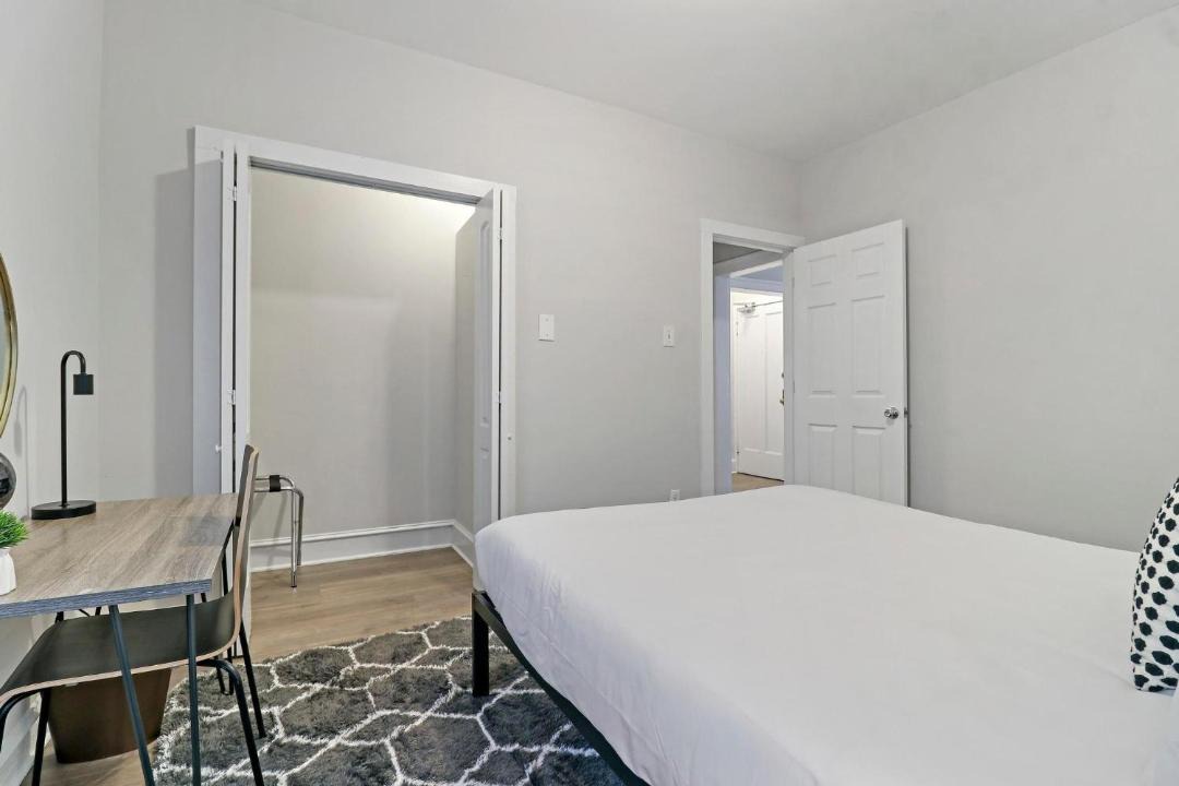 Photo of Bedroom in Rogers Park