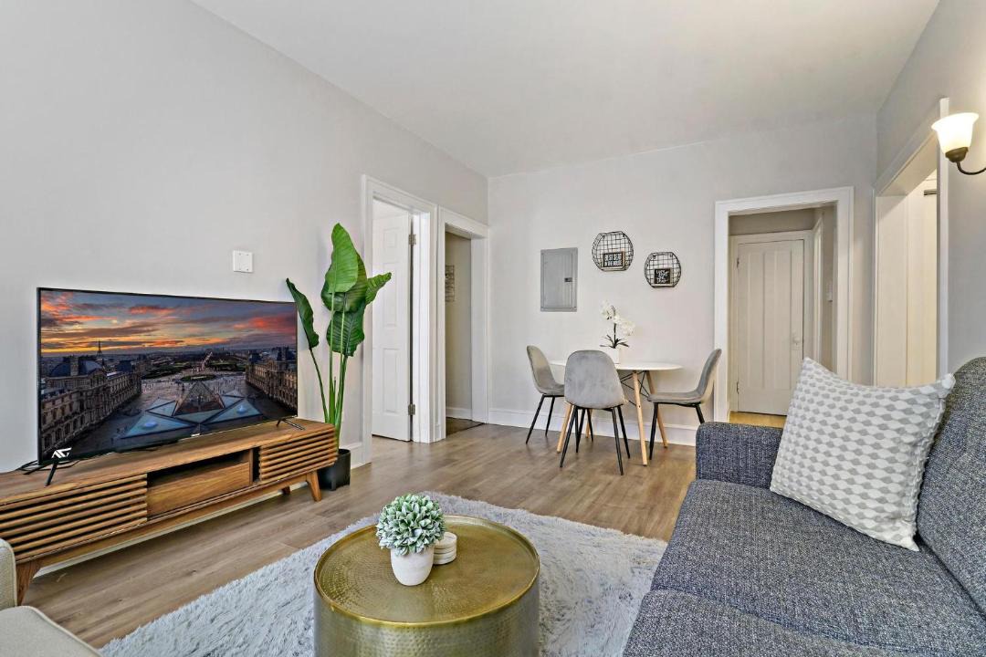 Photo of Livingroom in Rogers Park