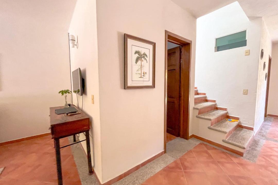 Photo of Livingroom in South Shore Hotel Area