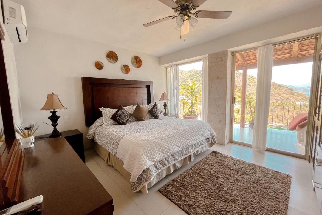 Photo of Bedroom in South Shore Hotel Area