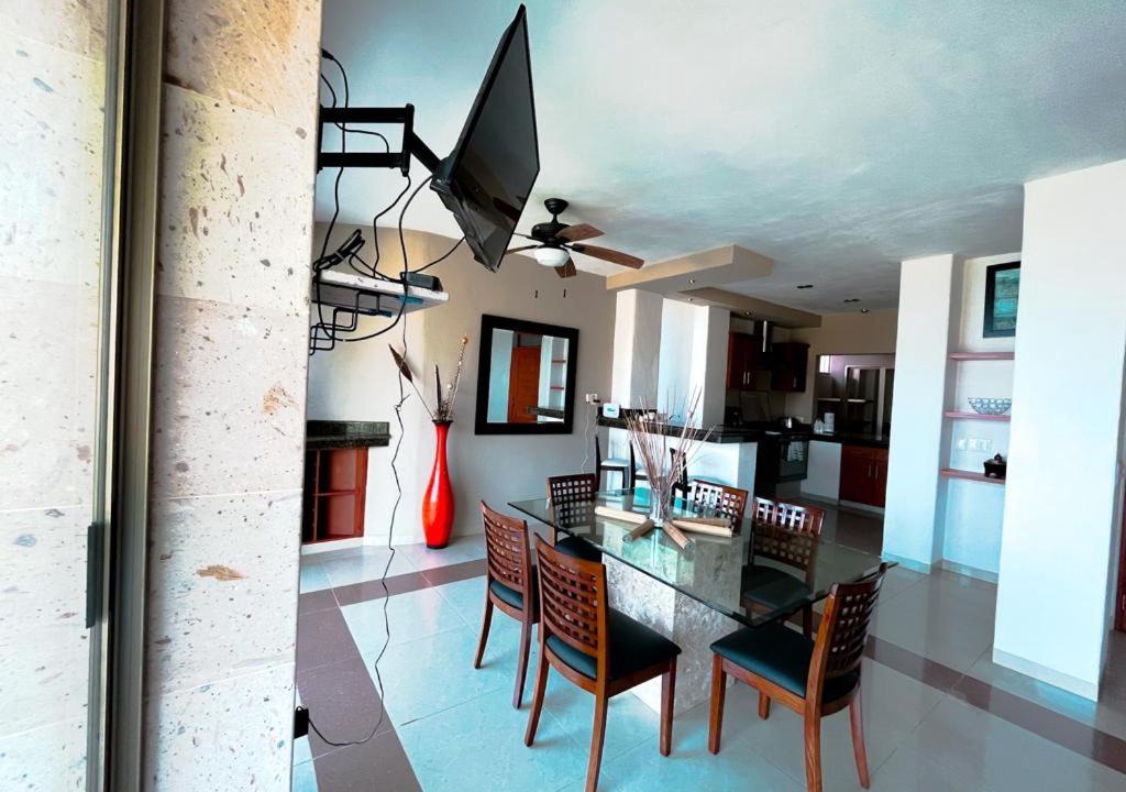 Photo of Livingroom in South Shore Hotel Area