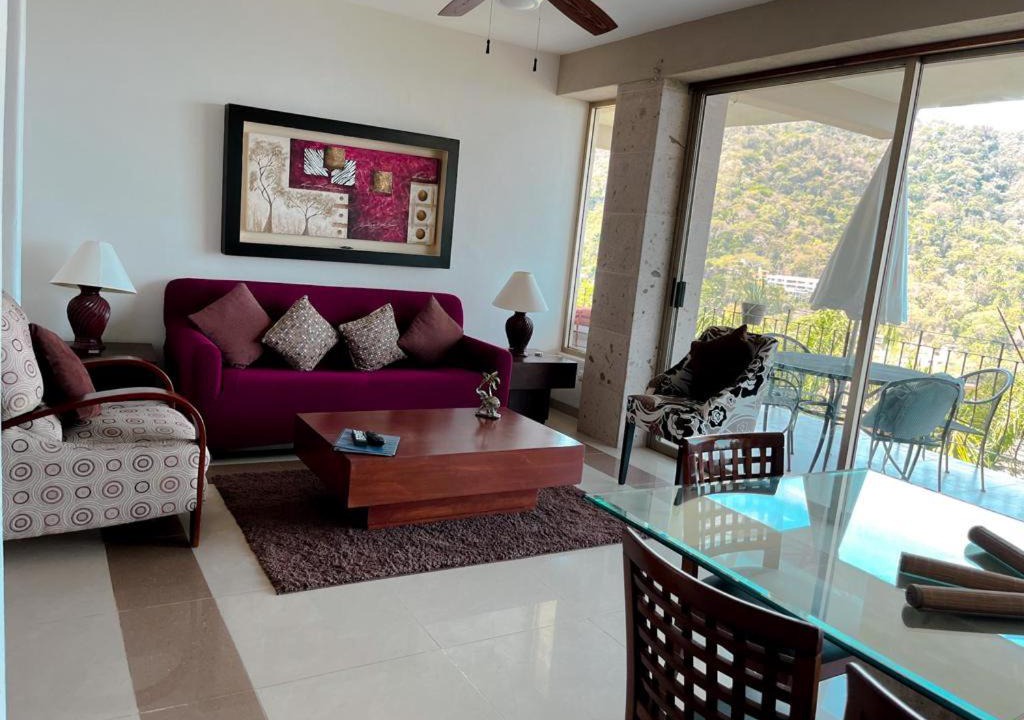 Photo of Livingroom in South Shore Hotel Area
