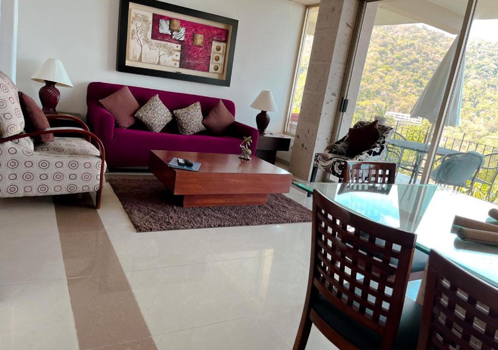 Photo of Livingroom in South Shore Hotel Area