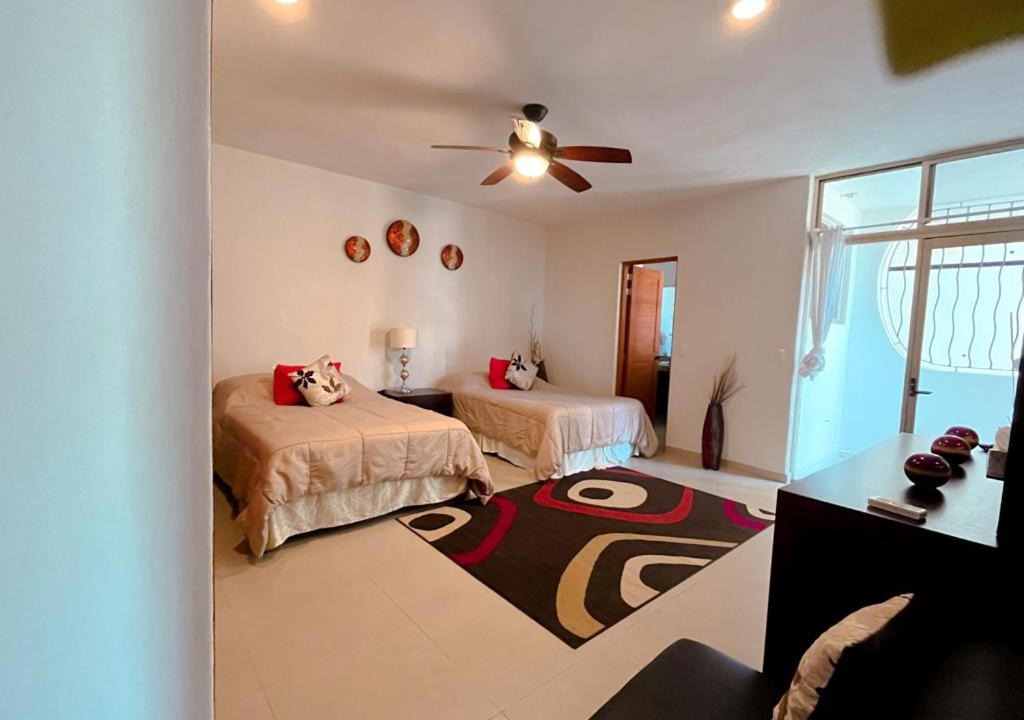 Photo of Livingroom in South Shore Hotel Area