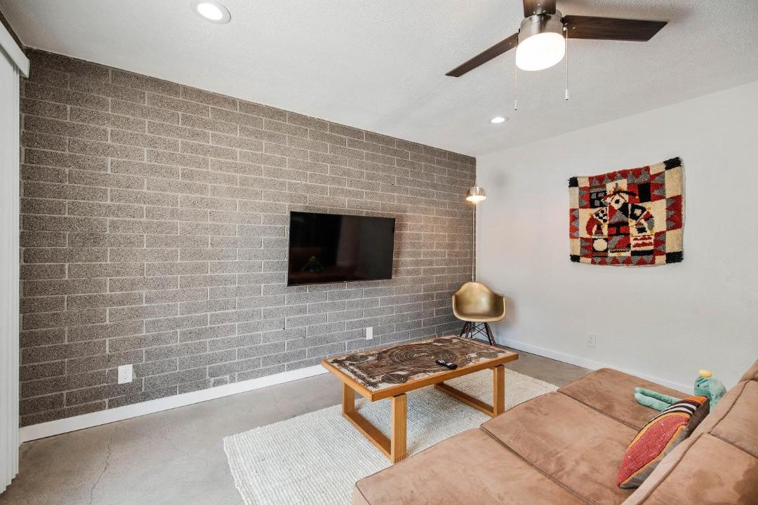 Photo of Livingroom in Evans Churchill