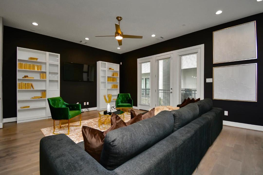 Photo of Livingroom in Northside