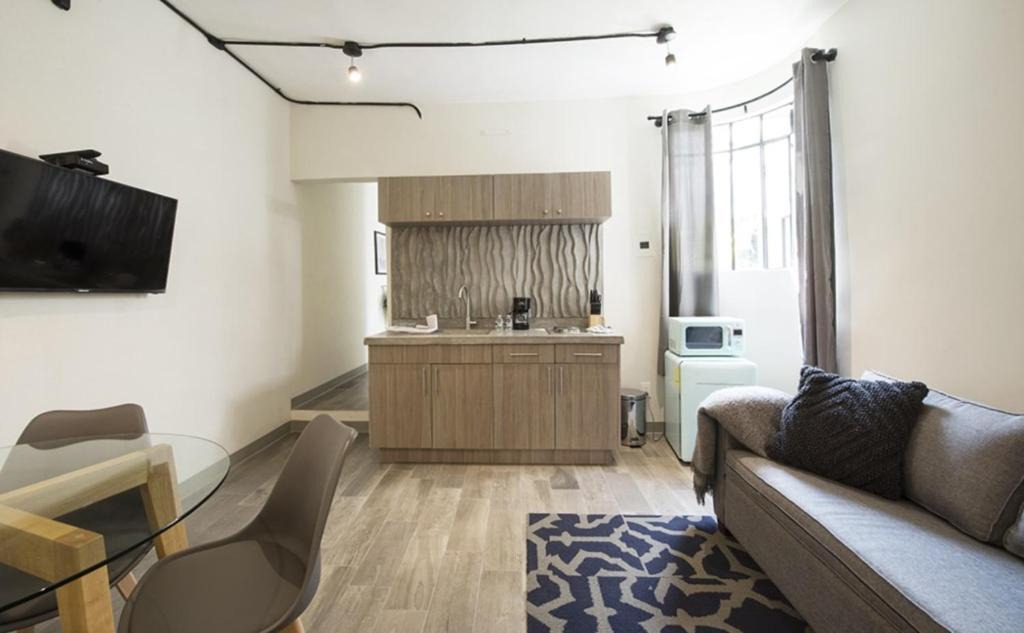 Photo of Livingroom in Anahuac
