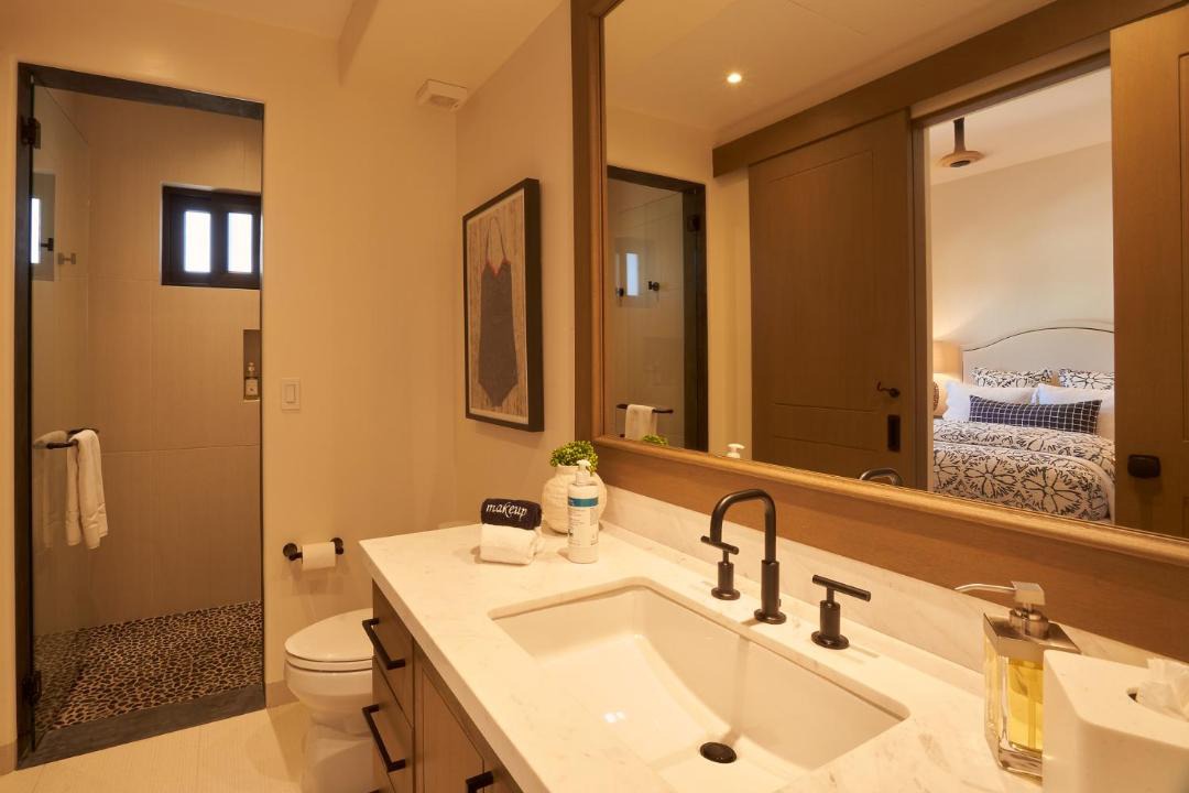 Photo of Bathroom in Buzzards