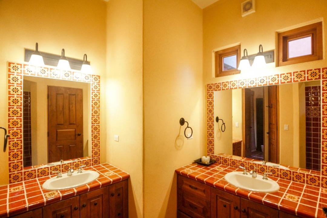 Photo of Bathroom in Nopolo