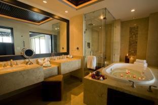 Photo of Bathroom in South Shore Hotel Area