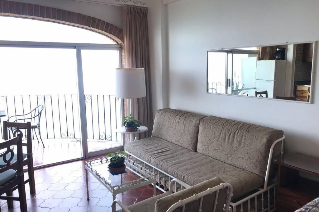 Photo of Livingroom in South Shore Hotel Area