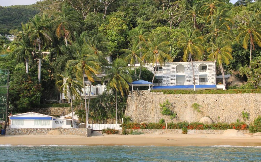Photo of Buildings in Pichilingue