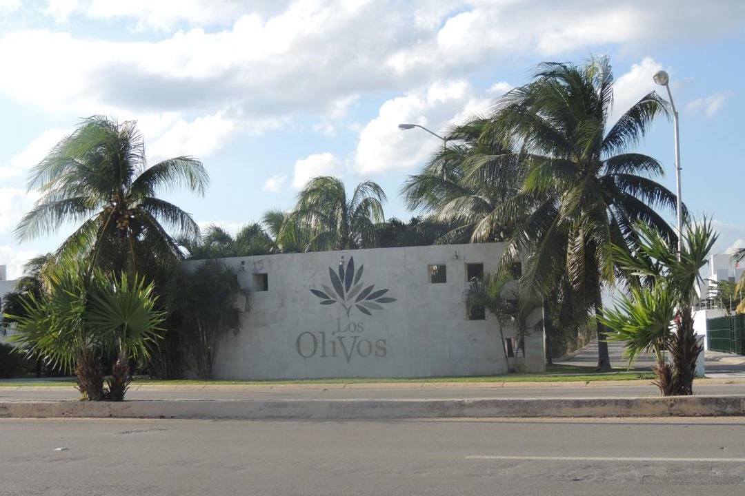 Photo of Buildings in Puerto Juarez