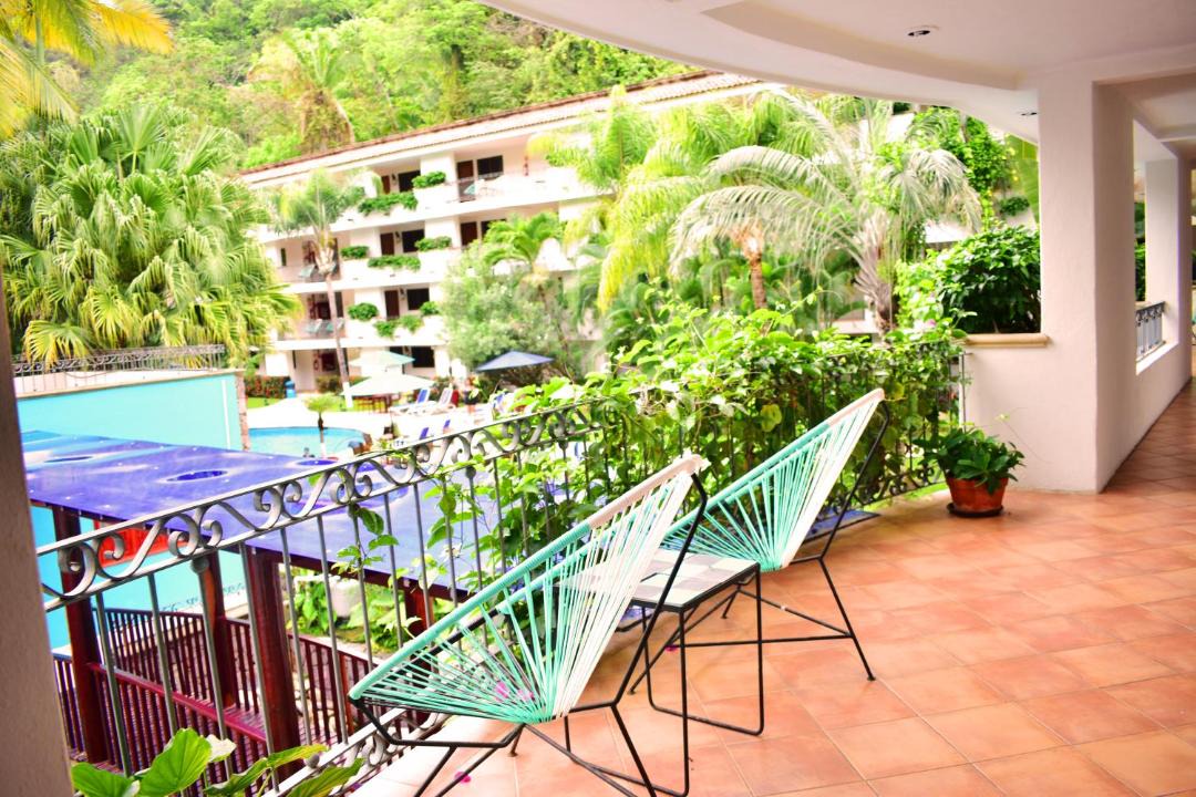 Photo of Patio Balcony in South Shore Hotel Area
