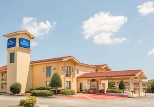 Baymont by Wyndham Greenville Woodruff Rd