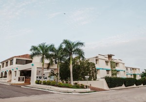 Hotel & Suites Villasol