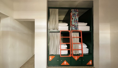 Shared Dormitory, Women only, Ensuite