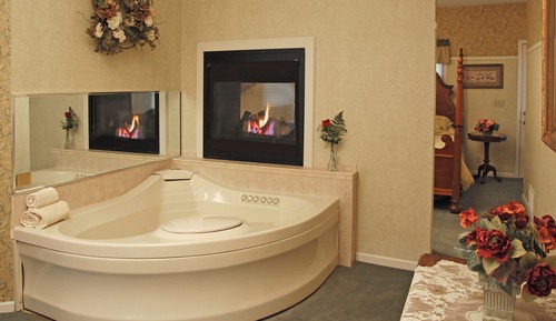 Luxury Suite, 1 Queen Bed (1st Floor)