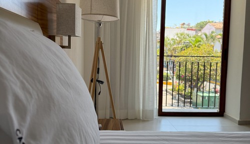 Standard Room, 1 Queen Bed, Balcony