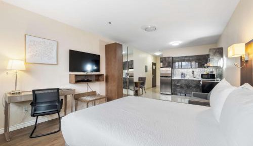 Efficiency Queen Suite with Sofa Bed - Non Smoking