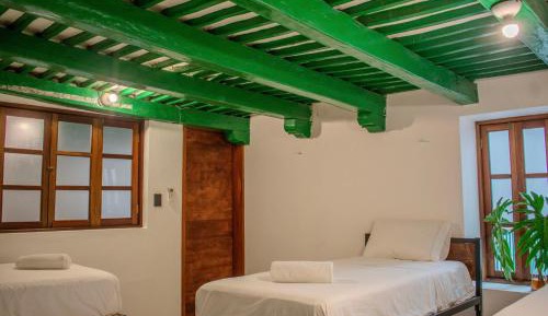 Single Bed in Mixed Dormitory Room