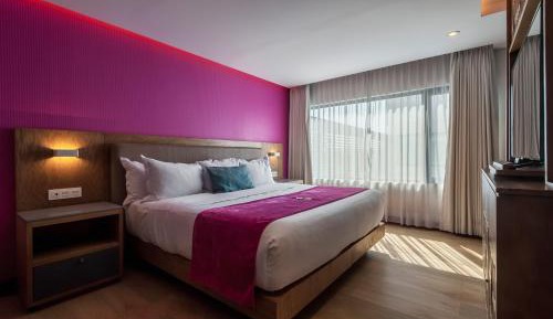 Deluxe Suite with Spa Bath