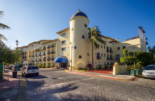 Isla Iguana Hotel | Flamingo Vallarta Hotel & Marina