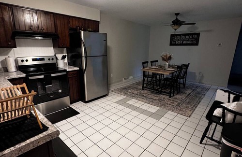 Henderson Apartment | Forget your worries in this spacious, updated and serene space.