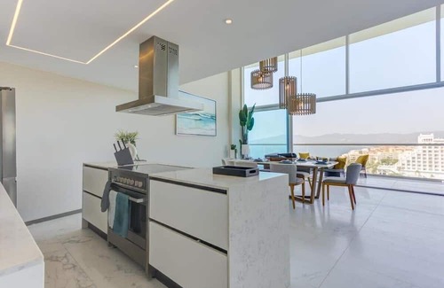 Flamingos Apartment | Beachfront Marítima Penthouse w/ 2 Pools & Gym