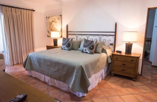 Zona Hotelera House | Las Maanitas C1073 BR by Casago