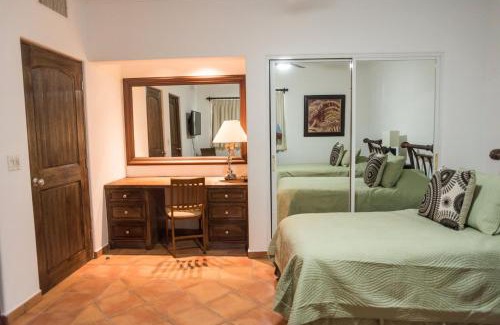 Zona Hotelera House | Las Maanitas C1073 BR by Casago