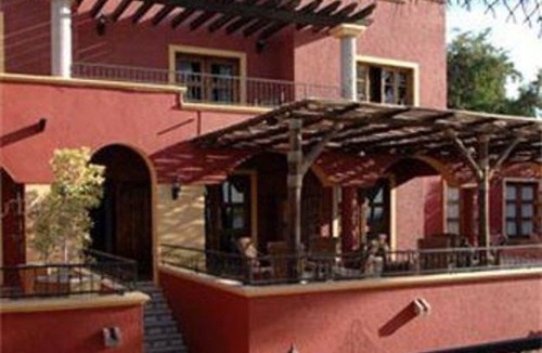 Esterito Hotel | Posada de las Flores La Paz