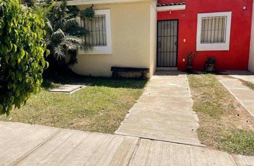 Ciudad Guzman Villa | Casita Luna, Acogedora Casa con Ubicación Perfecta