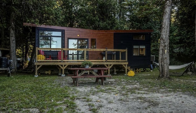 Fantastic Secluded Tiny House with Barbecue and Gorgeous Sights in Petawawa, Ontario
