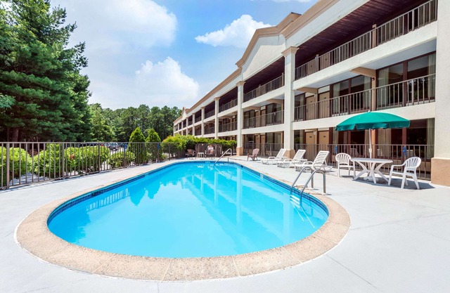 Howard Johnson by Wyndham Galloway Atlantic City Area