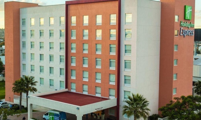 Tlaquepaque Hotel | Holiday Inn Express Guadalajara Aeropuerto, an Ihg Hotel